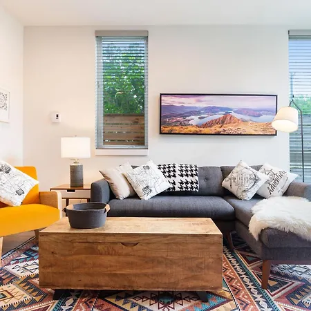 Stylish Townhouse Near Seattle Attractions Villa
